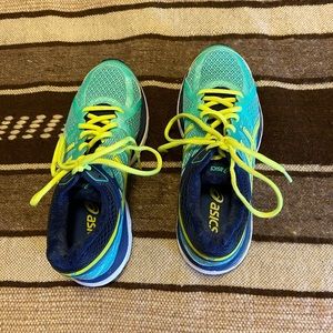 Asics running shoes. Size 6.
